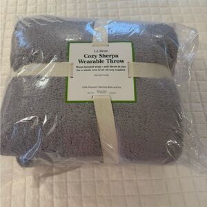 L.L. Bean Cozy Sherpa Wearable Throw - Light Gray. NWT